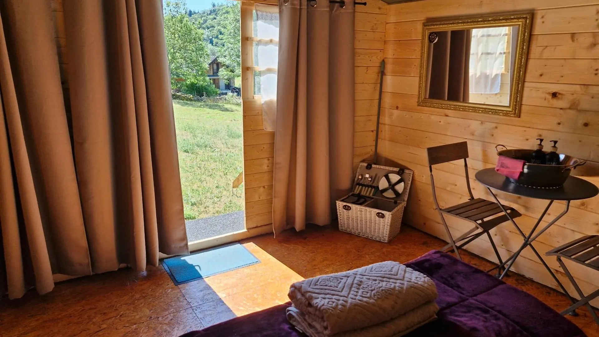 Le Cabanon Des Lucioles Appartement Saint-Julien-Boutieres 0*,  Frankrijk